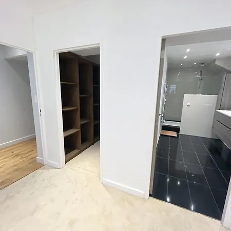166 - Urban Luxury In Center Of