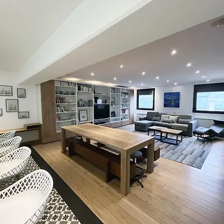 166 - Urban Luxury In Center Of