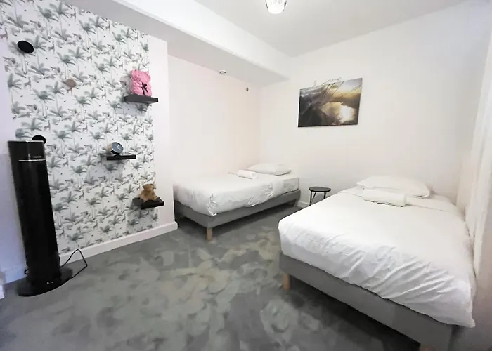 166 - Urban Luxury In Center Of Apartment