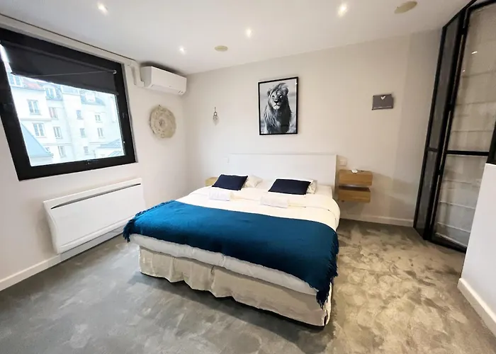 166 - Urban Luxury In Center Of Apartment Paris