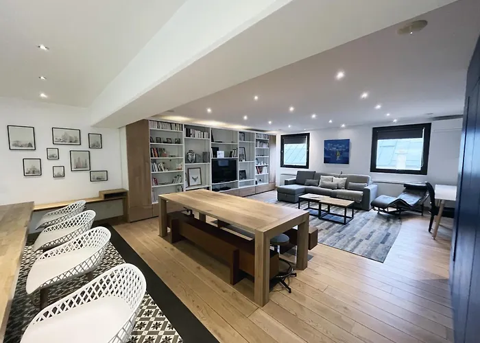166 - Urban Luxury In Center Of